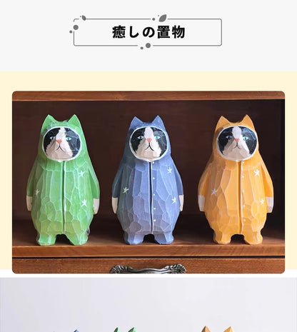 ミニチュア レインコートの猫 木製 可愛い 手作り 木彫り 猫グッズ 置物 癒し 厄除け 開運 オブジェ 小さい 玄関 風水 引越し祝い 贈り物 プレゼント 幸運 木製雑貨