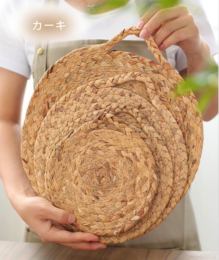 鍋敷き コースター 断熱 ホテイアオイ 丸形 草 18cm 20cm 25cm 30cm かわいい おしゃれ 手編み 草編み 吊り下げ収納 フック付き エスニック バリ雑貨 トレー ソーサー 天然素材 ナチュラル - RabbPig