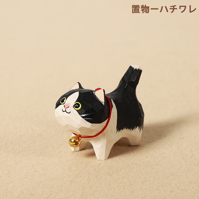 【2個でお得】【置物｜バッグチャーム】 ミニチュア 猫 木製 可愛い 手作り 木彫り 猫グッズ 置物 バッグチャーム 癒し 厄除け オブジェ ストラップ 小さい 玄関 風水 引越し祝い 贈り物 プレゼント 幸運 お守りストラップ 木製雑貨 - RabbPig