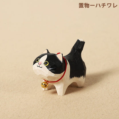 【2個でお得】【置物｜バッグチャーム】 ミニチュア 猫 木製 可愛い 手作り 木彫り 猫グッズ 置物 バッグチャーム 癒し 厄除け オブジェ ストラップ 小さい 玄関 風水 引越し祝い 贈り物 プレゼント 幸運 お守りストラップ 木製雑貨 - RabbPig