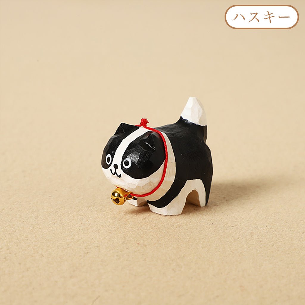 【2個でお得！】【犬の置物｜バッグチャーム】 ミニチュア 可愛い 犬 木彫り ナチュラル 犬グッズ 置物 癒し 厄除け オブジェ ストラップ 小さい 玄関 風水 引越し祝い 贈り物 プレゼント 幸運 お守りストラップ 木製雑貨 - RabbPig