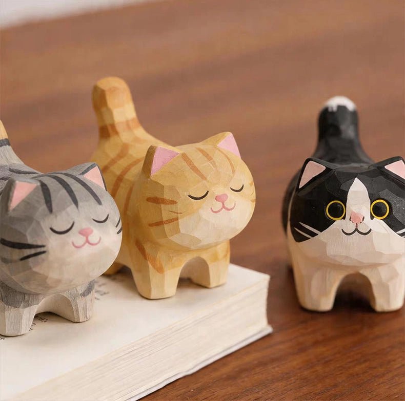 【名入れ｜2点・３点セット｜ラッピング付き】ミニチュア 猫 可愛い 手作り 木彫り 置物 癒し 厄除け 猫グッズ オブジェ 小さい 玄関 風水 引越し祝い 贈り物 プレゼント 幸運 木製 雑貨 - RabbPig