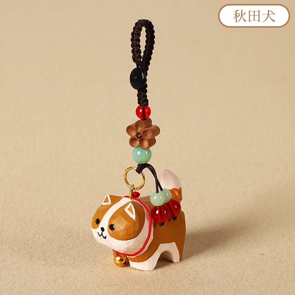 【2個でお得！】【犬の置物｜バッグチャーム】 ミニチュア 可愛い 犬 木彫り ナチュラル 犬グッズ 置物 癒し 厄除け オブジェ ストラップ 小さい 玄関 風水 引越し祝い 贈り物 プレゼント 幸運 お守りストラップ 木製雑貨 - RabbPig