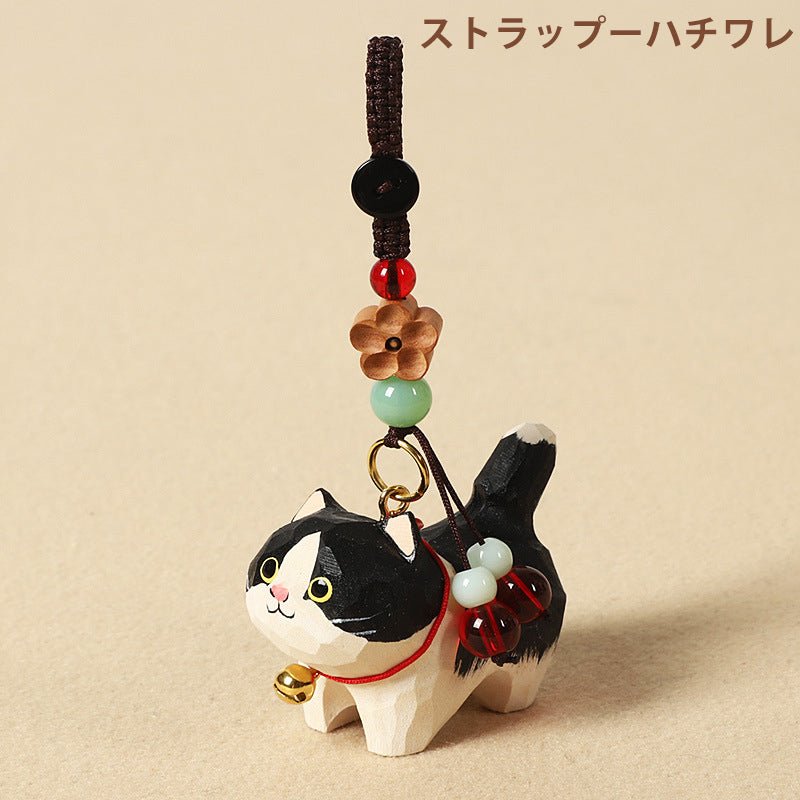 【2個でお得】【置物｜バッグチャーム】 ミニチュア 猫 木製 可愛い 手作り 木彫り 猫グッズ 置物 バッグチャーム 癒し 厄除け オブジェ ストラップ 小さい 玄関 風水 引越し祝い 贈り物 プレゼント 幸運 お守りストラップ 木製雑貨 - RabbPig