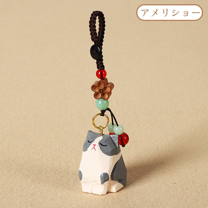 【2個でお得！組み合わせ自由】【猫の置物｜猫のバッグチャーム】 ナチュラル 可愛い 手作り 木彫り 猫グッズ 置物 バッグチャーム 癒し 厄除け オブジェ ストラップ 小さい 玄関 風水 引越し祝い 贈り物 プレゼント 幸運 お守りストラップ ミニチュア 木製 雑貨