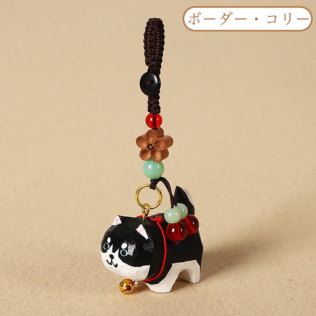 【2個でお得！組み合わせ自由】【犬の置物｜犬のバッグチャーム】 可愛い 手作り 犬 木彫り ナチュラル 犬グッズ 置物 バッグチャーム 癒し 厄除け オブジェ ストラップ 小さい 玄関 風水 引越し祝い 贈り物 プレゼント 幸運 お守りストラップ ミニチュア 木製雑貨