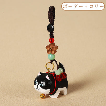 【2個でお得！組み合わせ自由】【犬の置物｜犬のバッグチャーム】 可愛い 手作り 犬 木彫り ナチュラル 犬グッズ 置物 バッグチャーム 癒し 厄除け オブジェ ストラップ 小さい 玄関 風水 引越し祝い 贈り物 プレゼント 幸運 お守りストラップ ミニチュア 木製雑貨