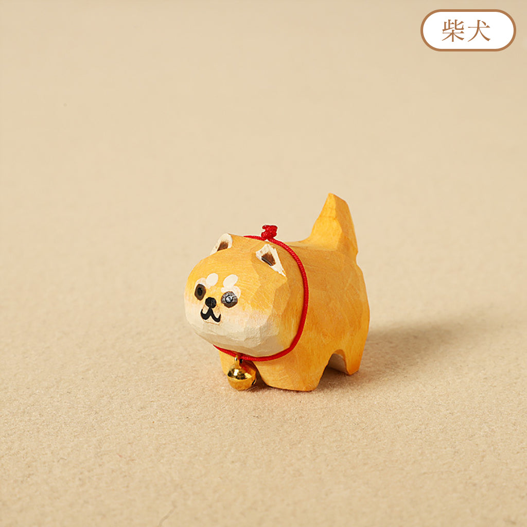 【2個でお得！組み合わせ自由】【犬の置物｜犬のバッグチャーム】 可愛い 手作り 犬 木彫り ナチュラル 犬グッズ 置物 バッグチャーム 癒し 厄除け オブジェ ストラップ 小さい 玄関 風水 引越し祝い 贈り物 プレゼント 幸運 お守りストラップ ミニチュア 木製雑貨