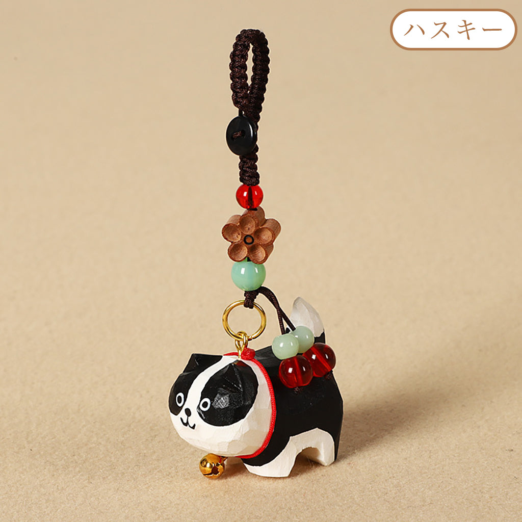 【2個でお得！組み合わせ自由】【犬の置物｜犬のバッグチャーム】 可愛い 手作り 犬 木彫り ナチュラル 犬グッズ 置物 バッグチャーム 癒し 厄除け オブジェ ストラップ 小さい 玄関 風水 引越し祝い 贈り物 プレゼント 幸運 お守りストラップ ミニチュア 木製雑貨