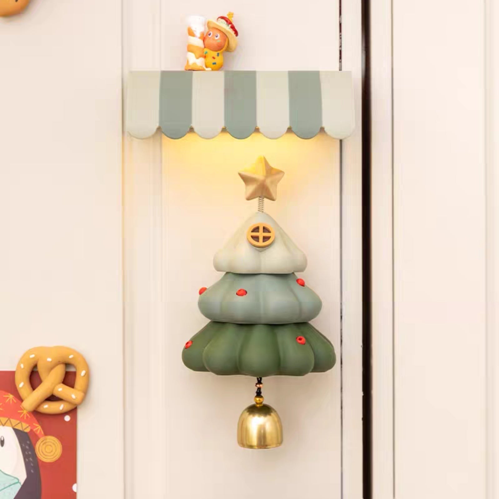 ドアベル LED付き かわいい おしゃれ クリスマスツリー マグネット 両面テープ付き ドアチャイム 引き戸 開き戸 癒し カフェ 喫茶店 飲食店 玄関ベル 防犯チャイム クリスマスギフト クリスマスプレゼント クリスマスグッズ - RabbPig