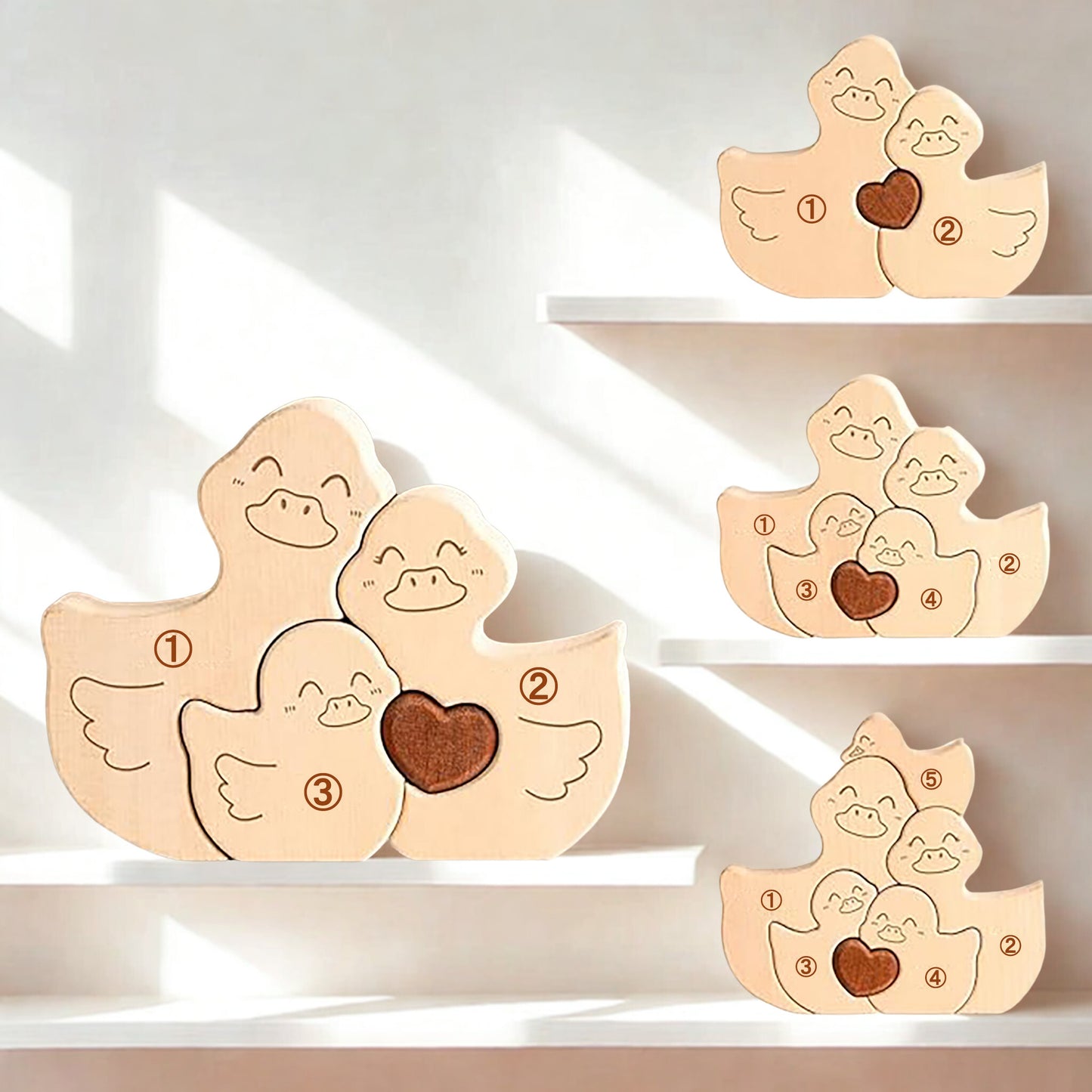 寄り添うアヒルの一家の名入れ木製パズル。静かな水辺で、そっと身を寄せ合い、穏やかな時を過ごす鴨の家族。その心安らぐ姿は、変わらぬ平穏と温かな見守りの象徴。家族のやすらぎと和やかな団らんを願う、出産祝いや新婚家庭の贈り物に最適です。