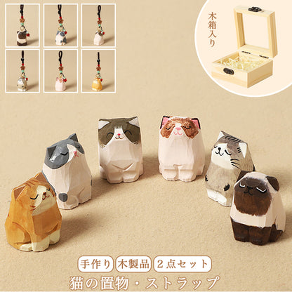 手作りの猫の木彫りチャームと置物。シナノキと天然石を使用した、お守りとしても最適な贈り物。