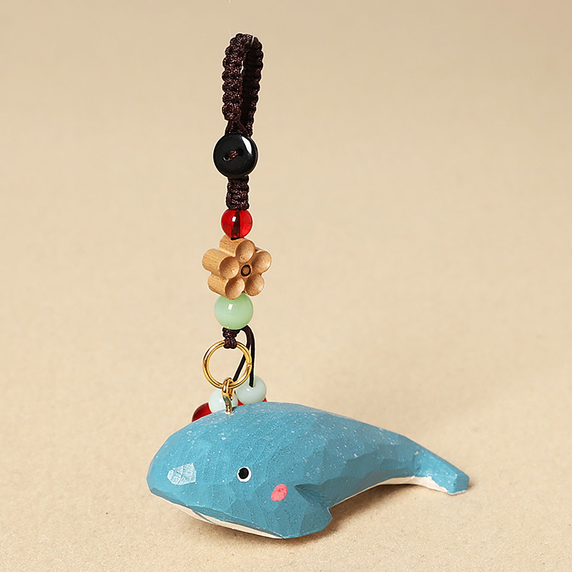 【くじらの置物｜くじらのバッグチャーム】 ナチュラル 可愛い 手作り 木彫り 置物 くじらグッズ バッグチャーム 癒し 厄除け オブジェ ストラップ 小さい 玄関 風水 引越し祝い 贈り物 プレゼント 幸運 お守りストラップ ミニチュア 木製雑貨 - RabbPig