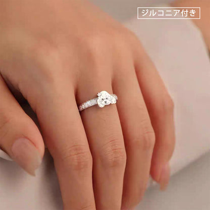 家族の一員だった愛犬・愛猫の画像をオーダーメイド刻印するメモリアルリング。温もりを感じる仕上げで、ずっと側にいるような安心感を。